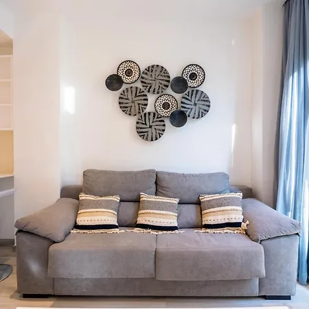Minty - Modern La Merced Apartment *